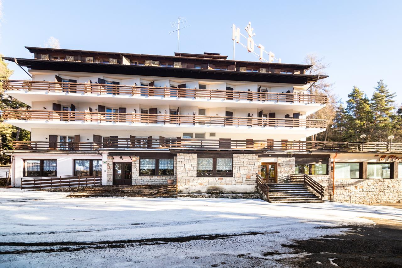 Royal Hotel Paolino Каварено Екстериор снимка