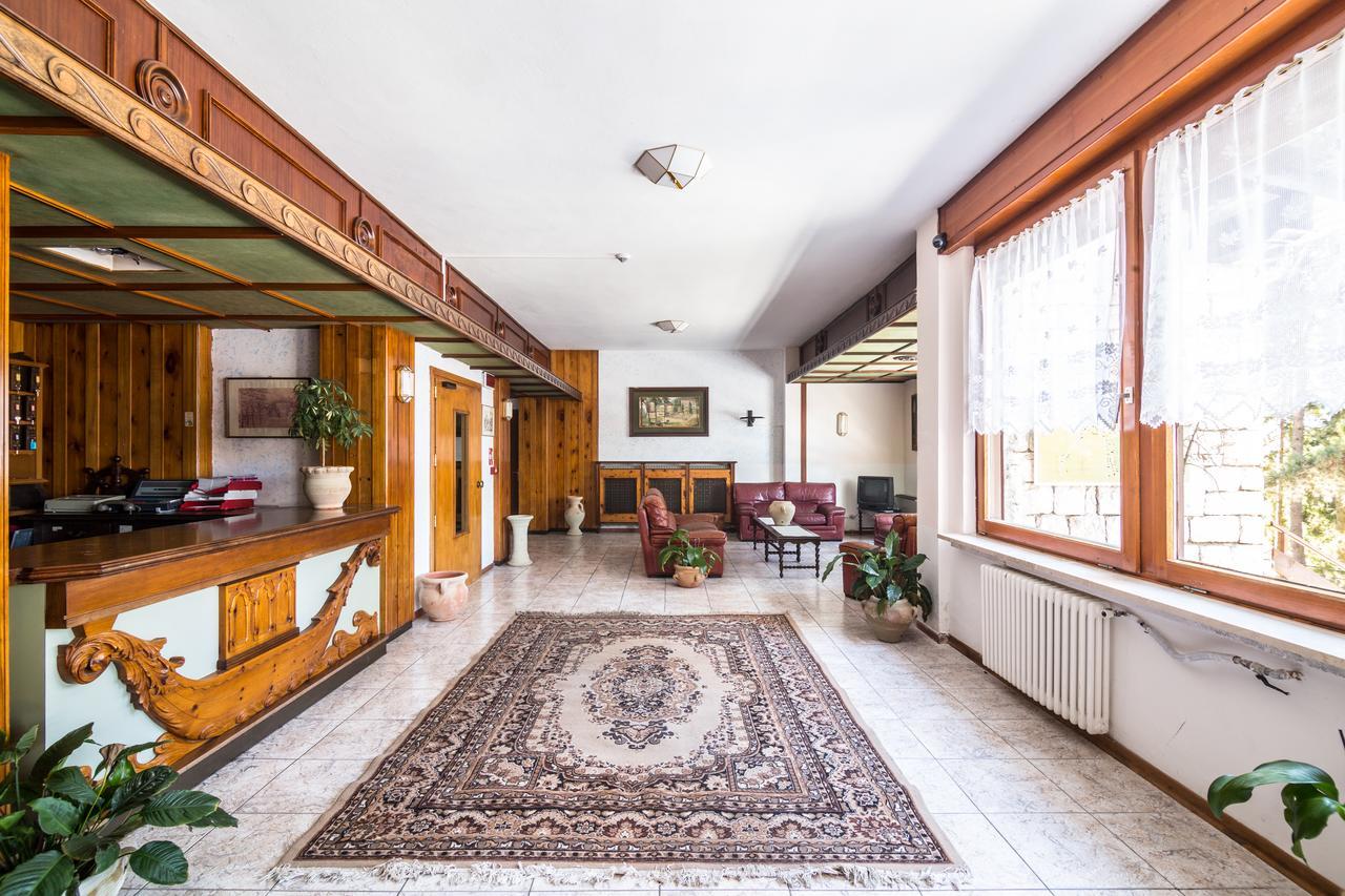 Royal Hotel Paolino Каварено Екстериор снимка