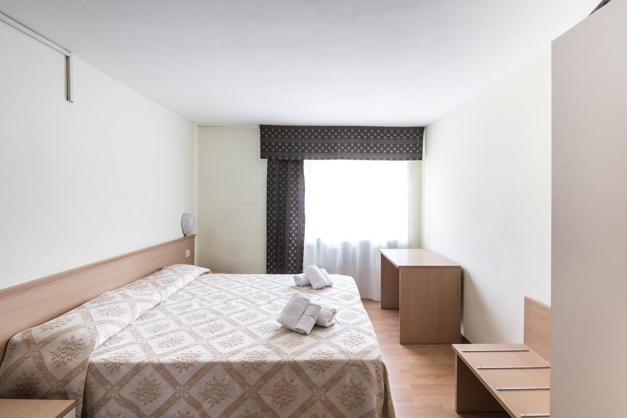 Royal Hotel Paolino Каварено Екстериор снимка