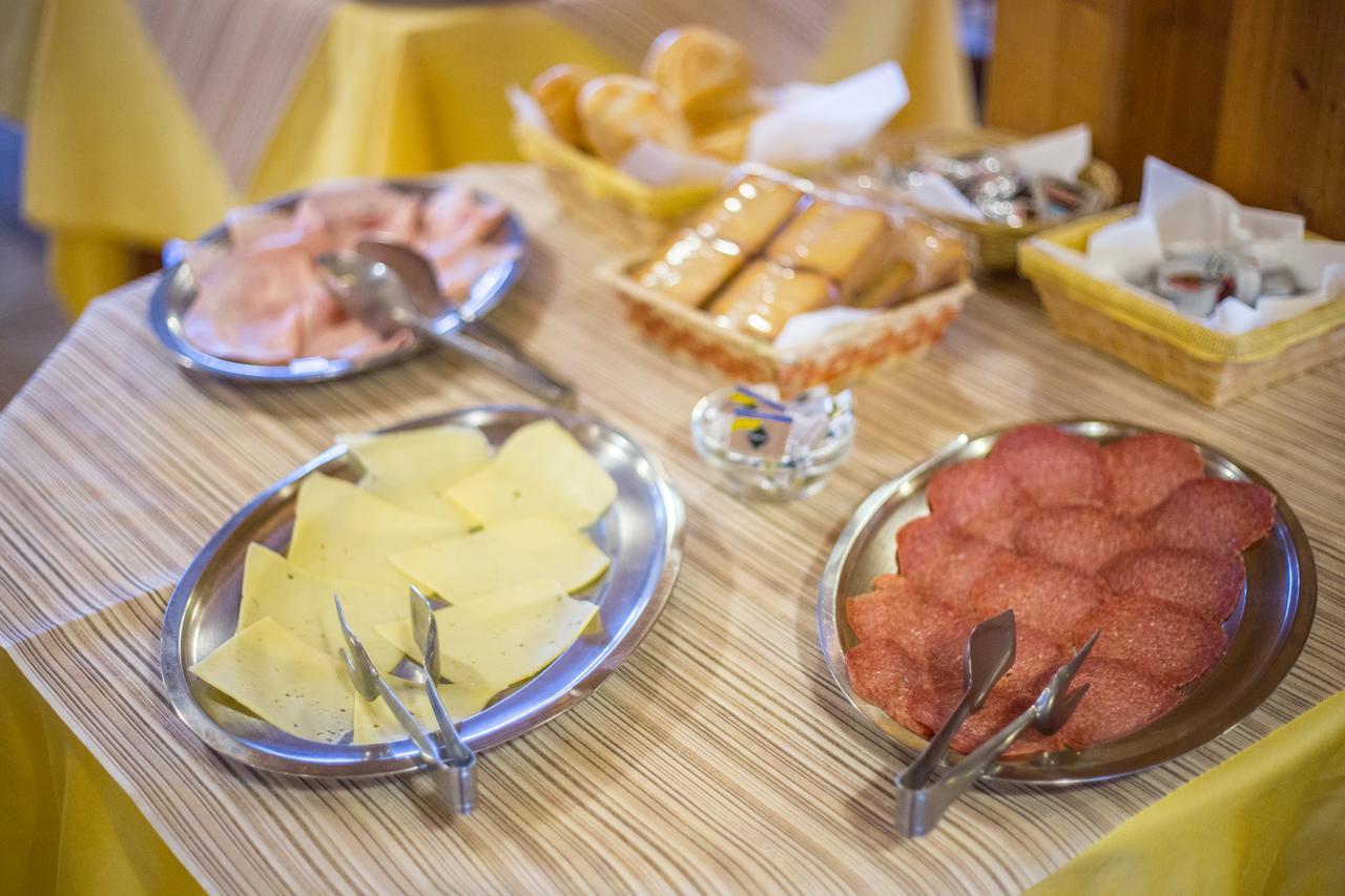 Royal Hotel Paolino Каварено Екстериор снимка